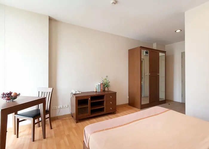 181 Ekkamai Apartment