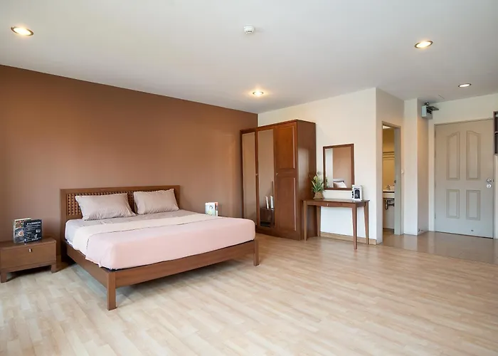 181 Ekkamai Apartment