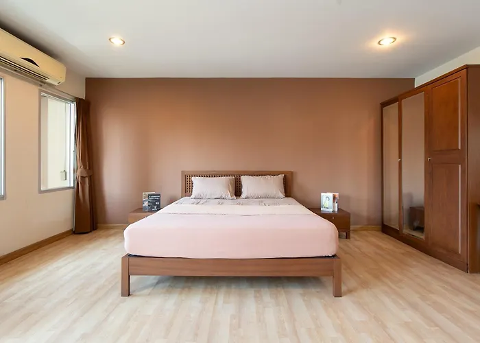 181 Ekkamai Apartment *
