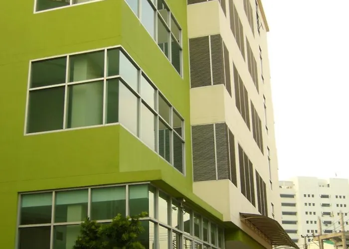 181 Ekkamai Apartment