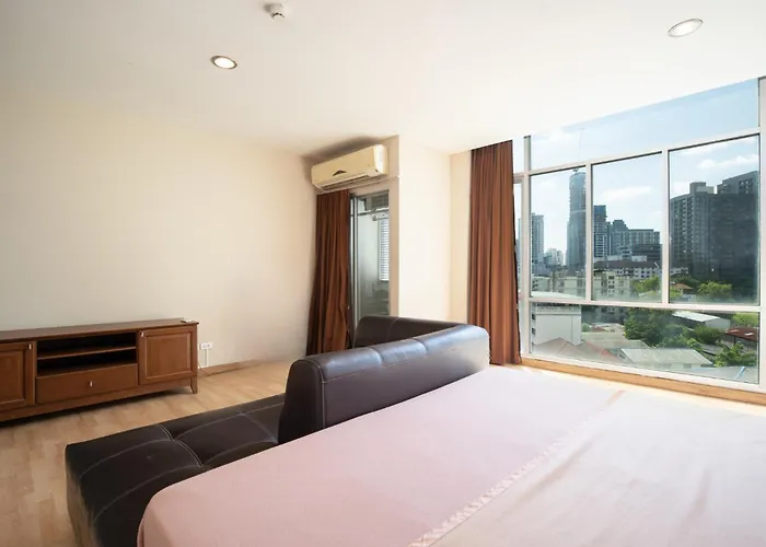 181 Ekkamai Apartment *
