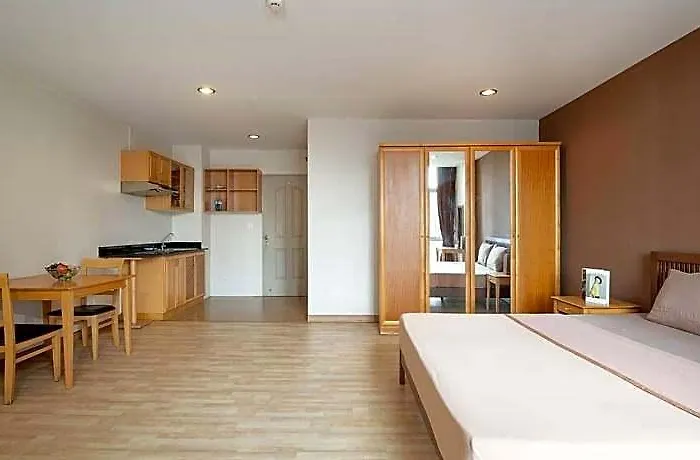 181 Ekkamai Apartament
